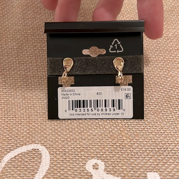 NWT Napier EZcomfort Clip On Earrings Gold - Picture 2 of 3